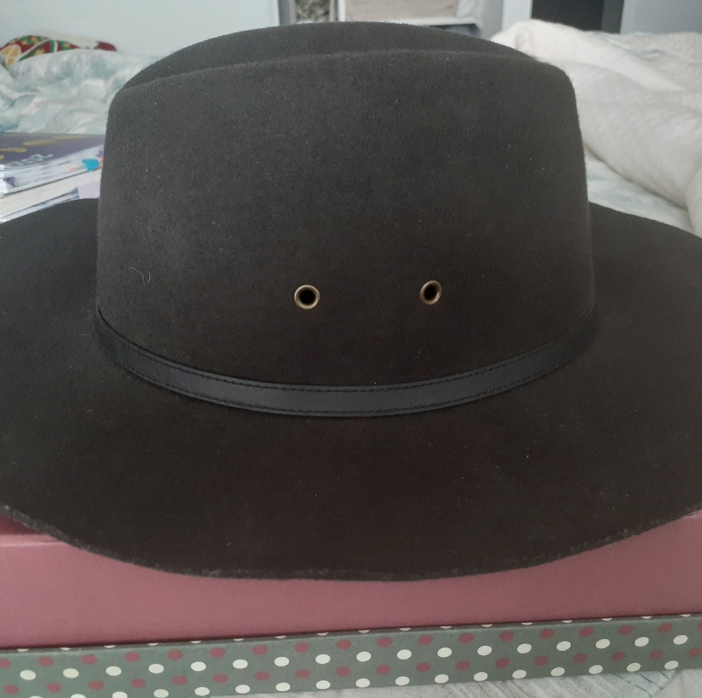 Hat - Picture 3 of 6